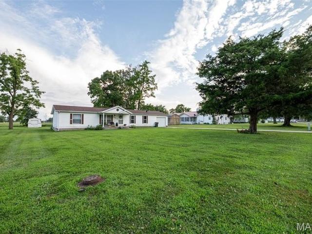 House for sale in Patoka, Illinois