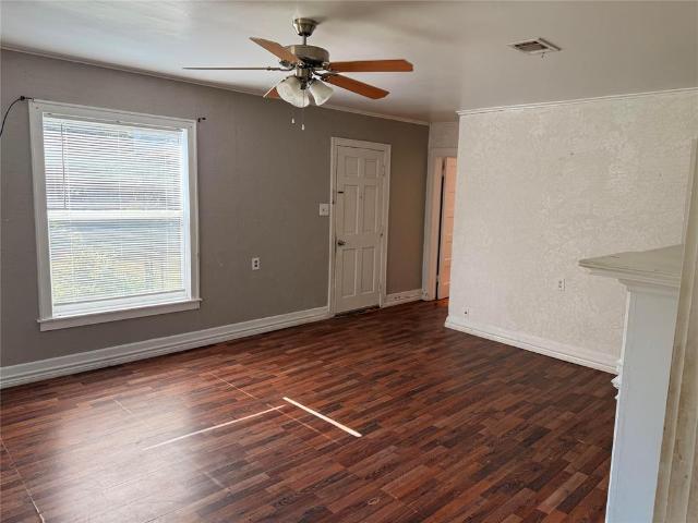 House for sale in Eustace