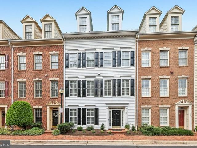 Townhouse for sale in Virginia