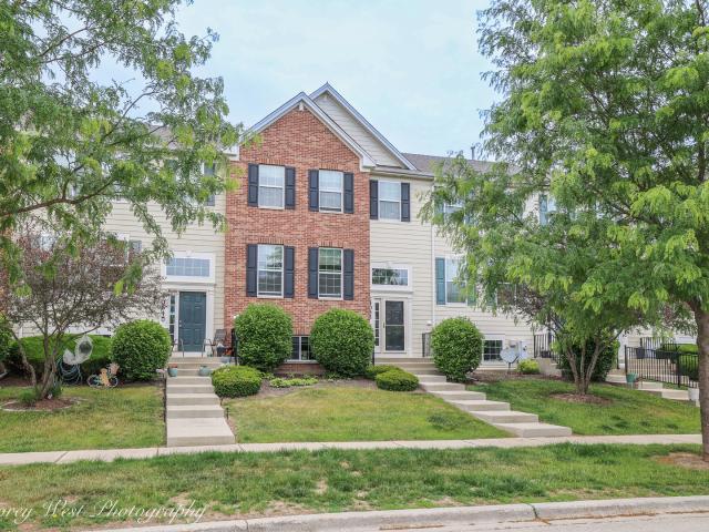 Townhouse for sale in Elgin, Illinois