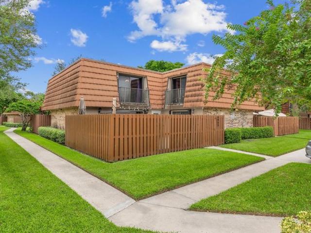 Townhouse for sale in Cooper City, Florida