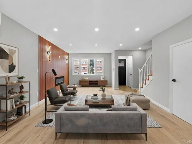 House for sale in The Bronx, Arverne