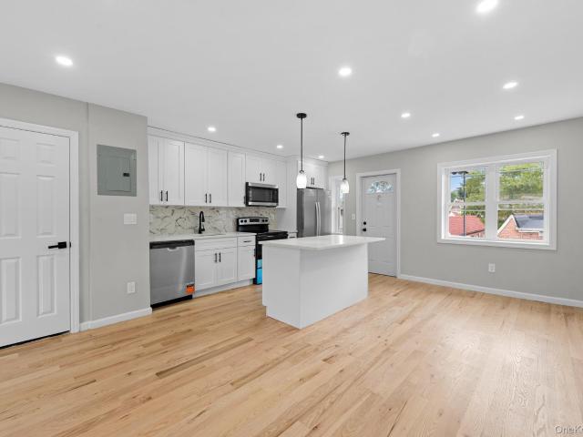House for sale in The Bronx, Arverne