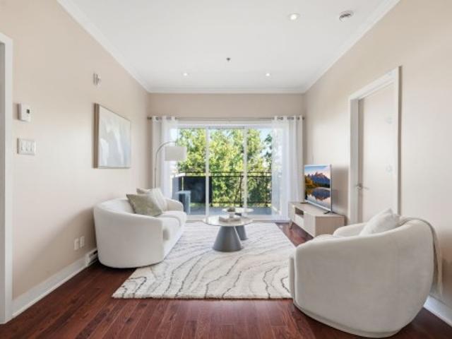 Condo for sale in Pointe-Claire, Montréal (région administrative)