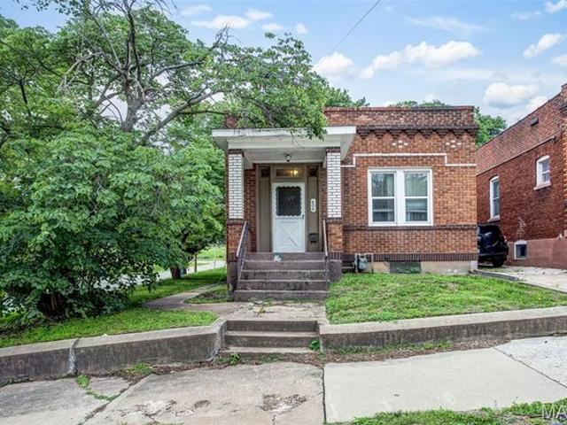 House for sale in Alton, Illinois