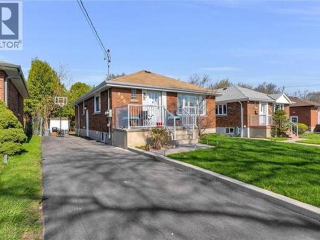 House for sale in Ancaster, Ontario