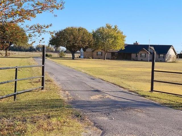 House for sale in Ellis, Texas