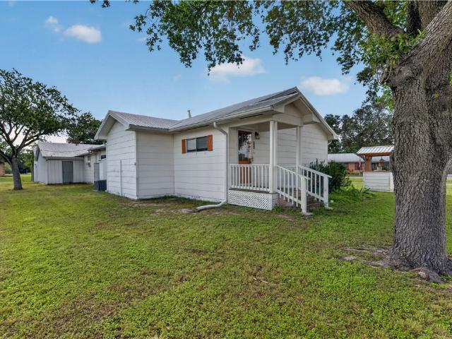 House for sale in Agua Dulce, Texas