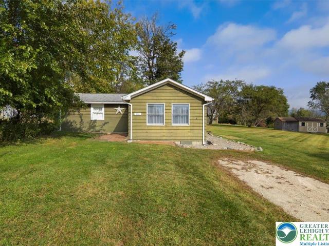 House for sale in Mount Bethel, Pennsylvania