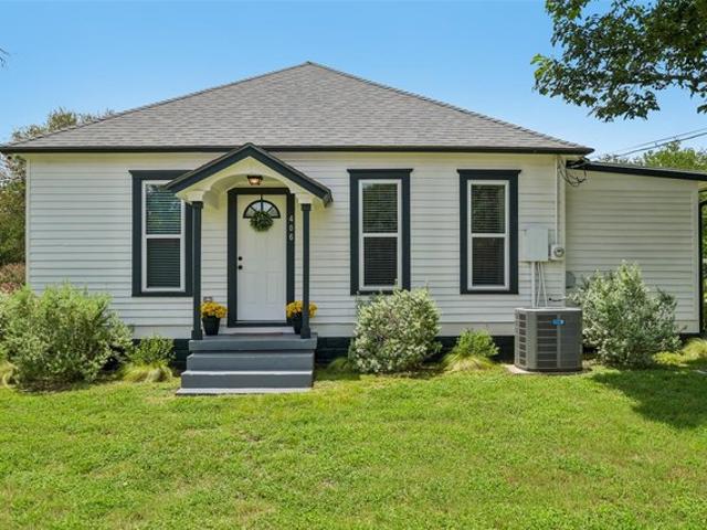 House for sale in Smithville, Texas