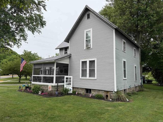 House for sale in Syracuse, Indiana