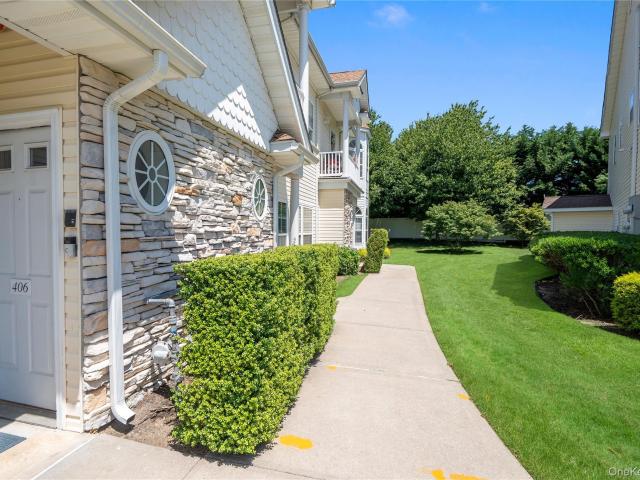 Condo for sale in Babylon, New York