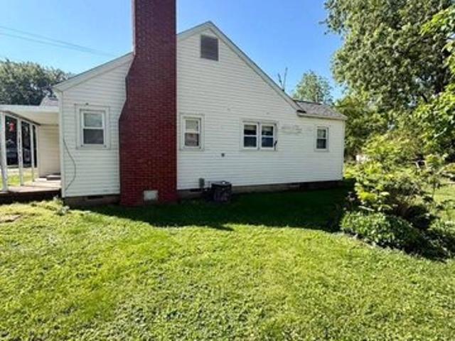House for sale in Carmi, Illinois