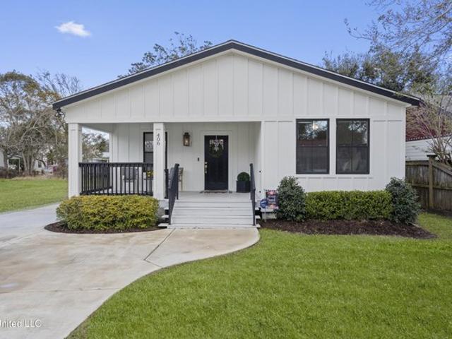 House for sale in Ocean Springs, Mississippi