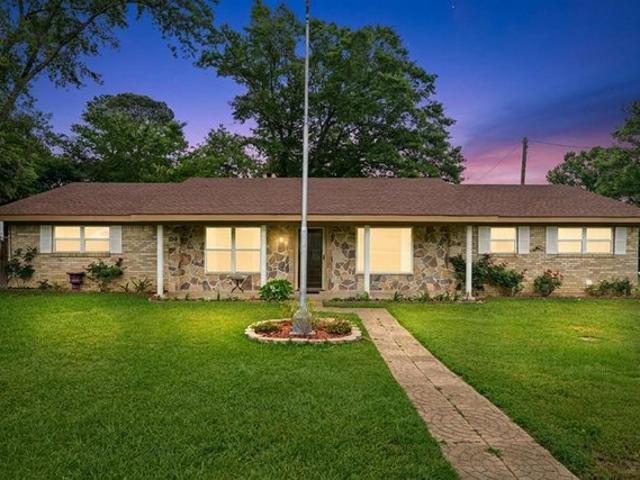 House for sale in White Oak, Texas