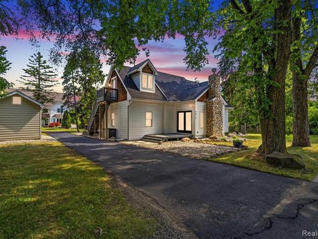 House for sale in West Bloomfield, Michigan