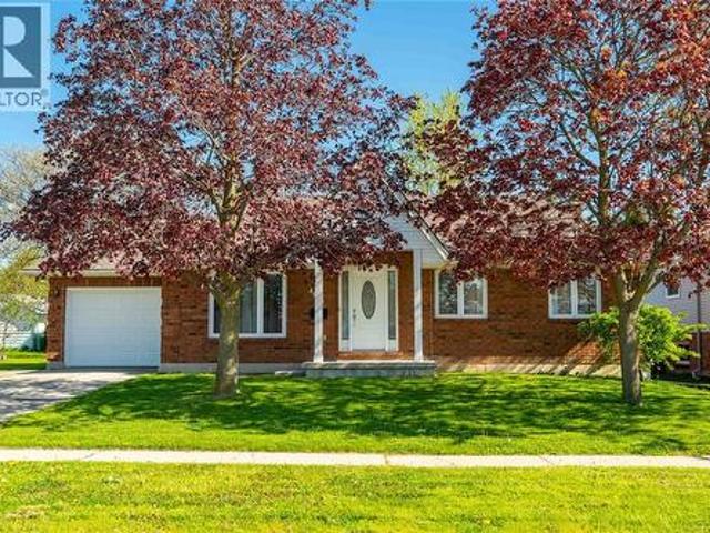 House for sale in Petrolia, Ontario