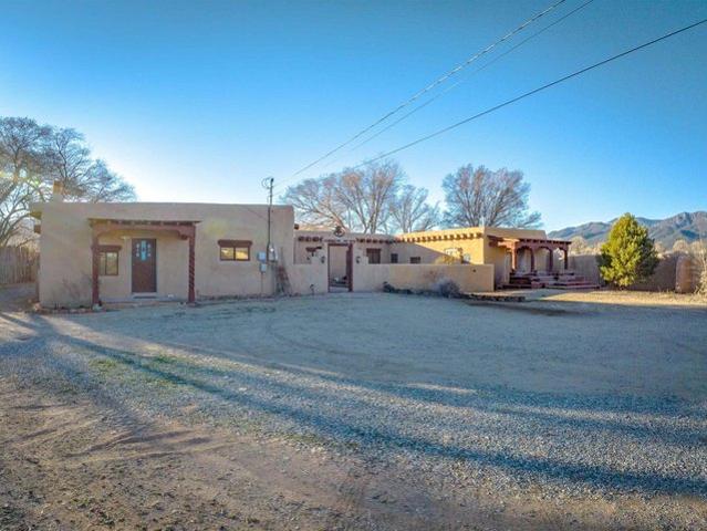 House for sale in El Prado, New Mexico