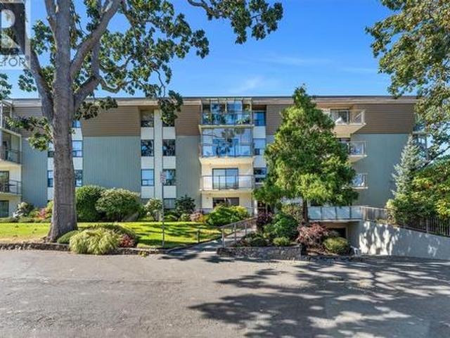Property for sale in Oak Bay Village, Oak Bay