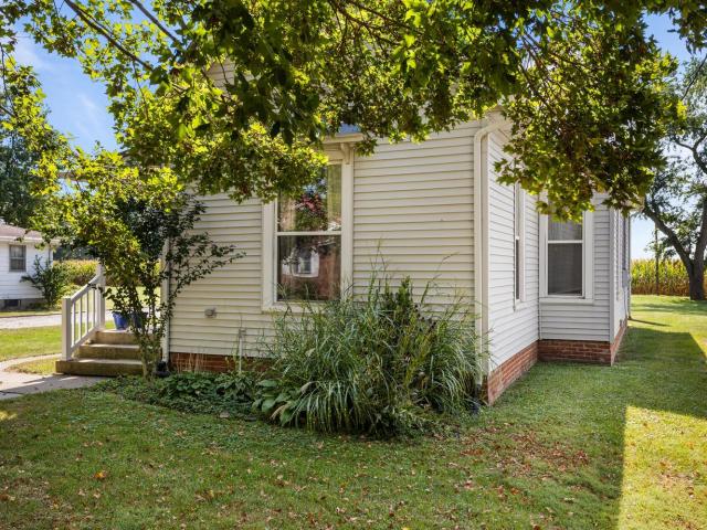 House for sale in Ivesdale, Illinois