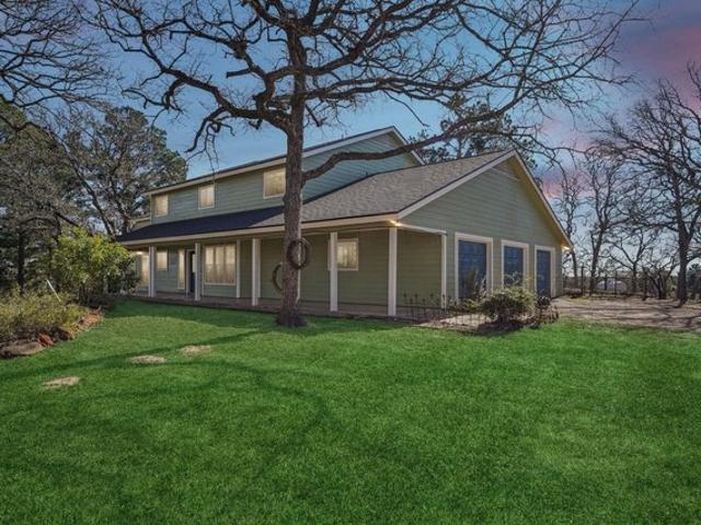 House for sale in Mc Dade, Texas