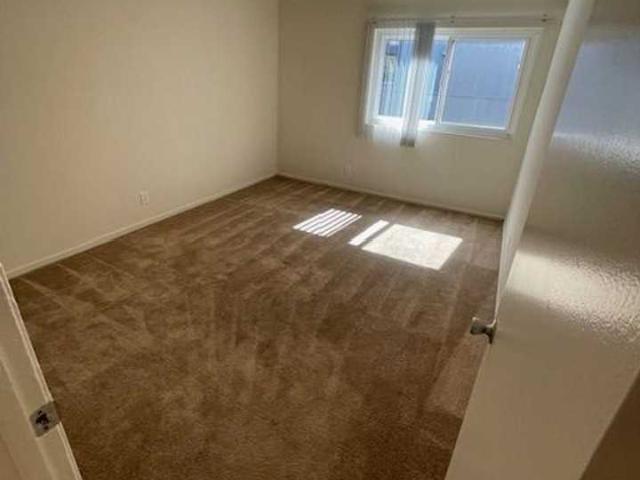 Apartment for rent in Westlake, Oakland