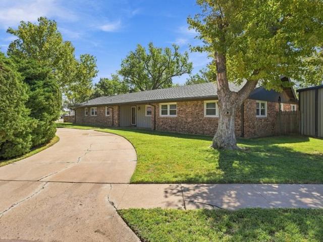 House for sale in Golden Estates, Abernathy