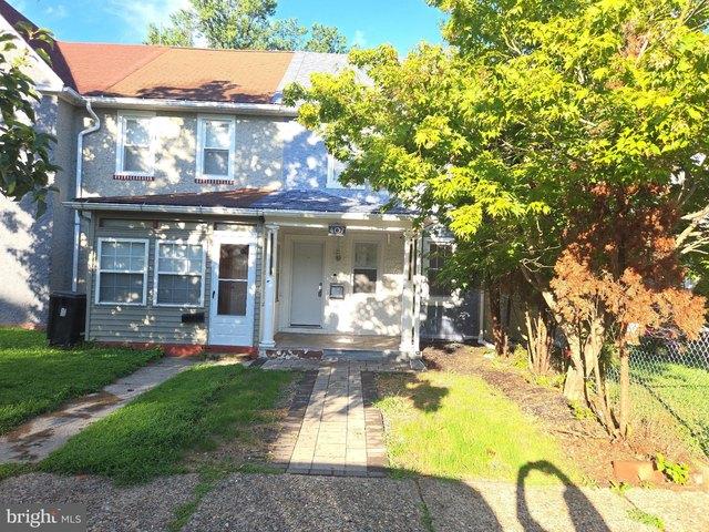 Townhouse for sale in Commerce, New Jersey
