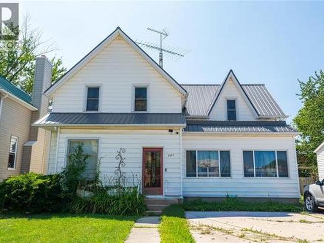 House for sale in Petrolia, Ontario