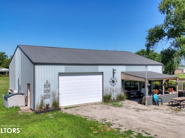 Commercial for sale in Cincinnati, Iowa