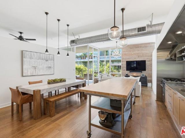 Condo for sale in Canoga Park, California