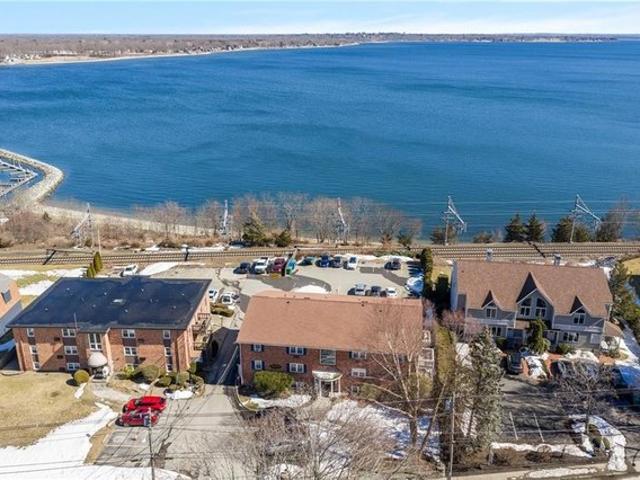 Condo for sale in Warwick, Rhode Island