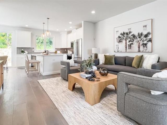 Condo for sale in Baldwin Place, New York