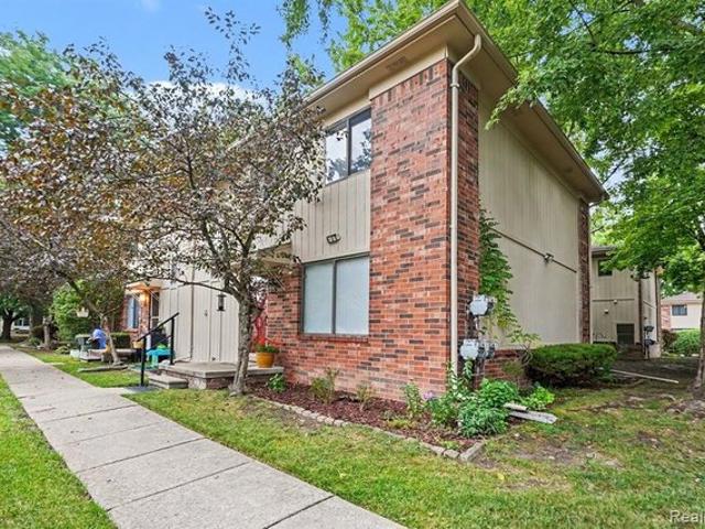 Townhouse for sale in Clinton Township, Michigan