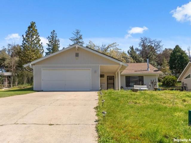 House for sale in Oakhurst, California