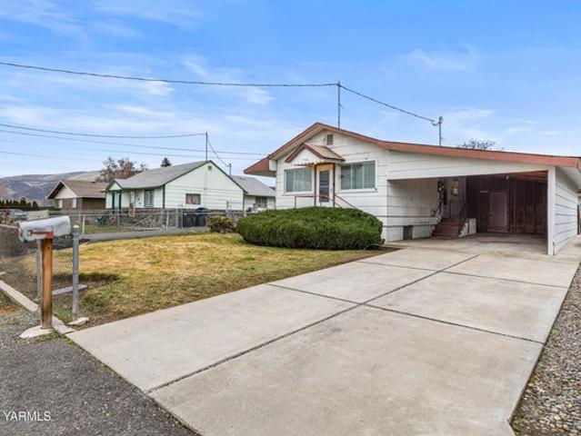 House for sale in Selah, Washington