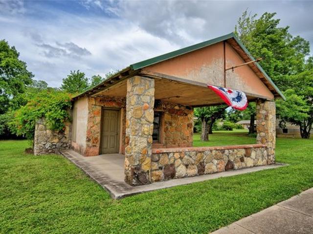 House for sale in Saint Jo, Texas