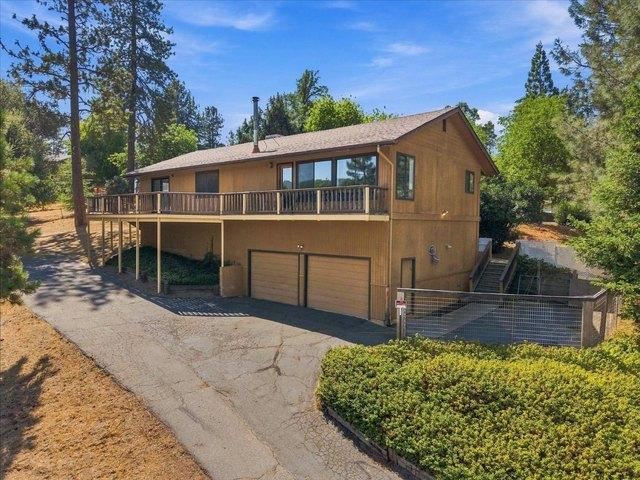House for sale in Oakhurst, California