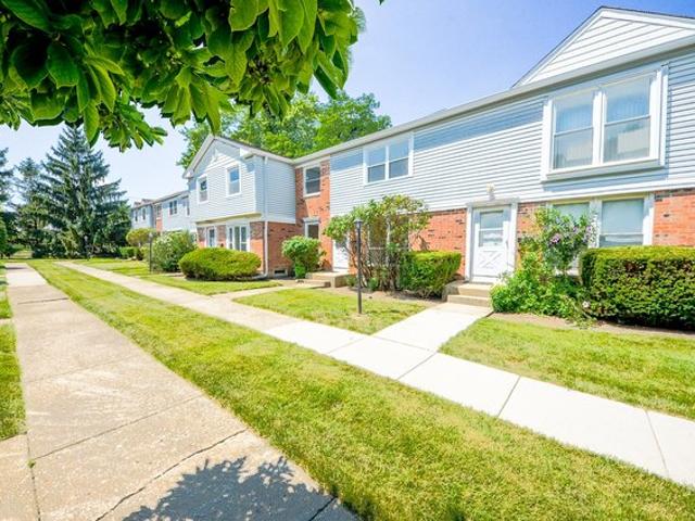 Townhouse for sale in Streamwood, Cook County