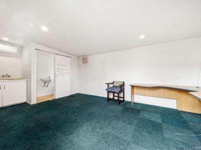 House for sale in Oratia