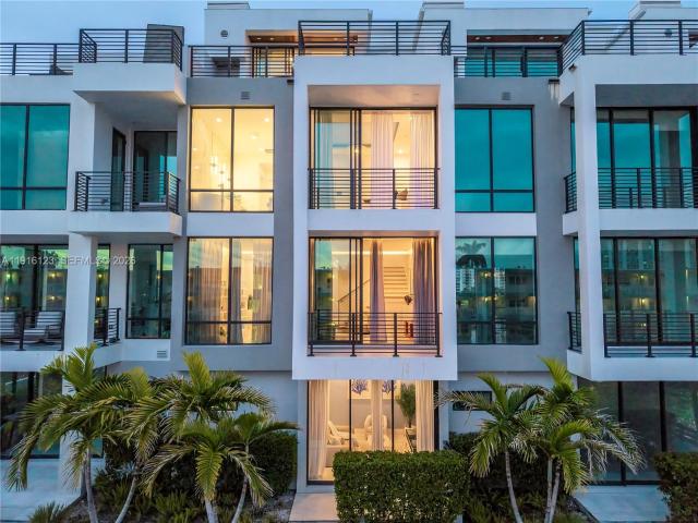 Townhouse for sale in North Miami Beach, Florida