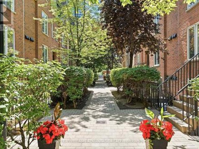 Townhouse for sale in Woburn, Ontario
