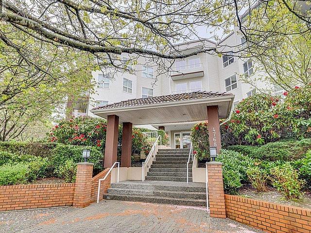 Condo for sale in Delta