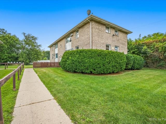 House for sale in South Elgin, Illinois