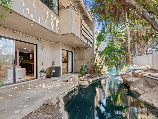 Condo for sale in Costa Mesa, California