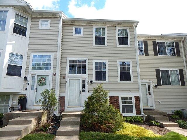 Condo for sale in North Aurora, Illinois