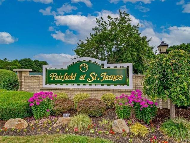 Condo for sale in Smithtown, New York