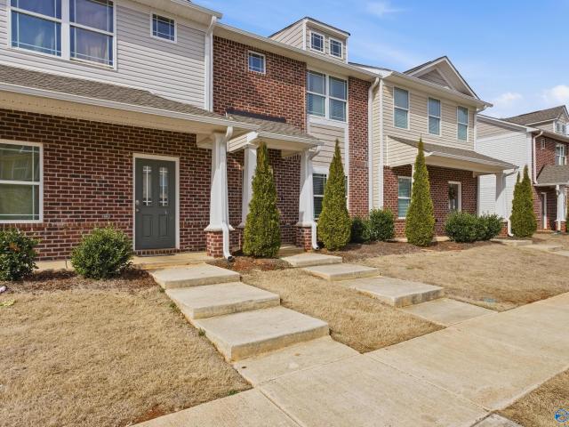 Townhouse for sale in The Promenade, Huntsville