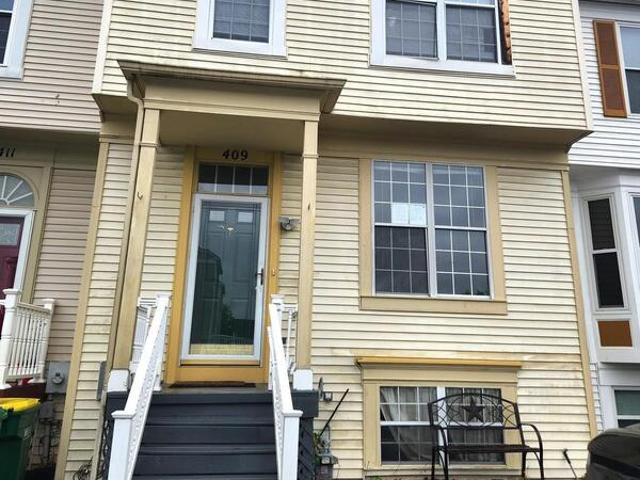Townhouse for sale in Newark