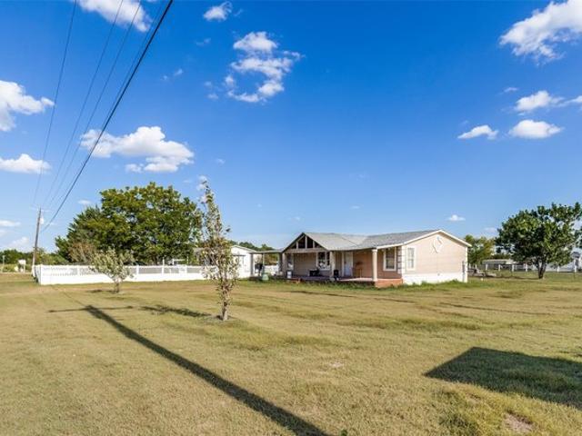 House for sale in Navarro, Texas